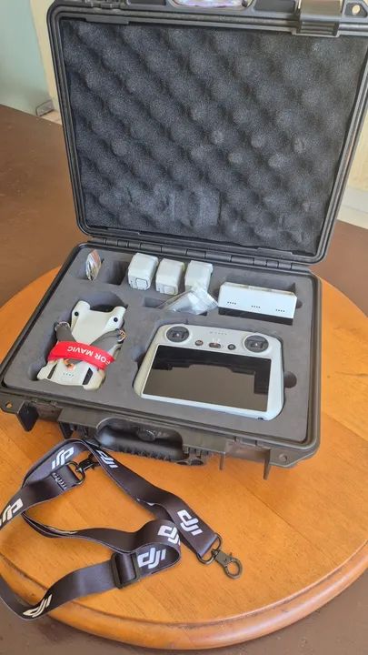 Drone DJI Mini 3 PRO com tela 3 baterias Fly More PLUs