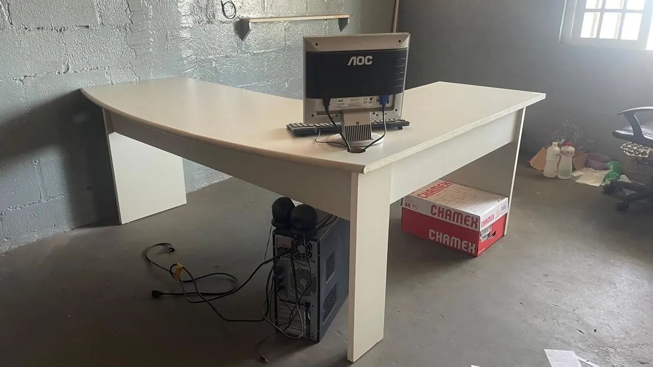Mesa de escritório acompanha cadeira - Foto 2