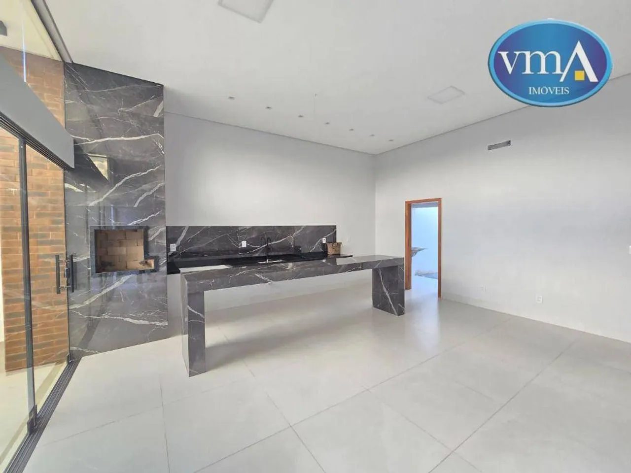 Vendo casa 113m², 3 dormitórios sendo 1 suíte, no bairro Jardim Universitário, Cuiabá-MT-