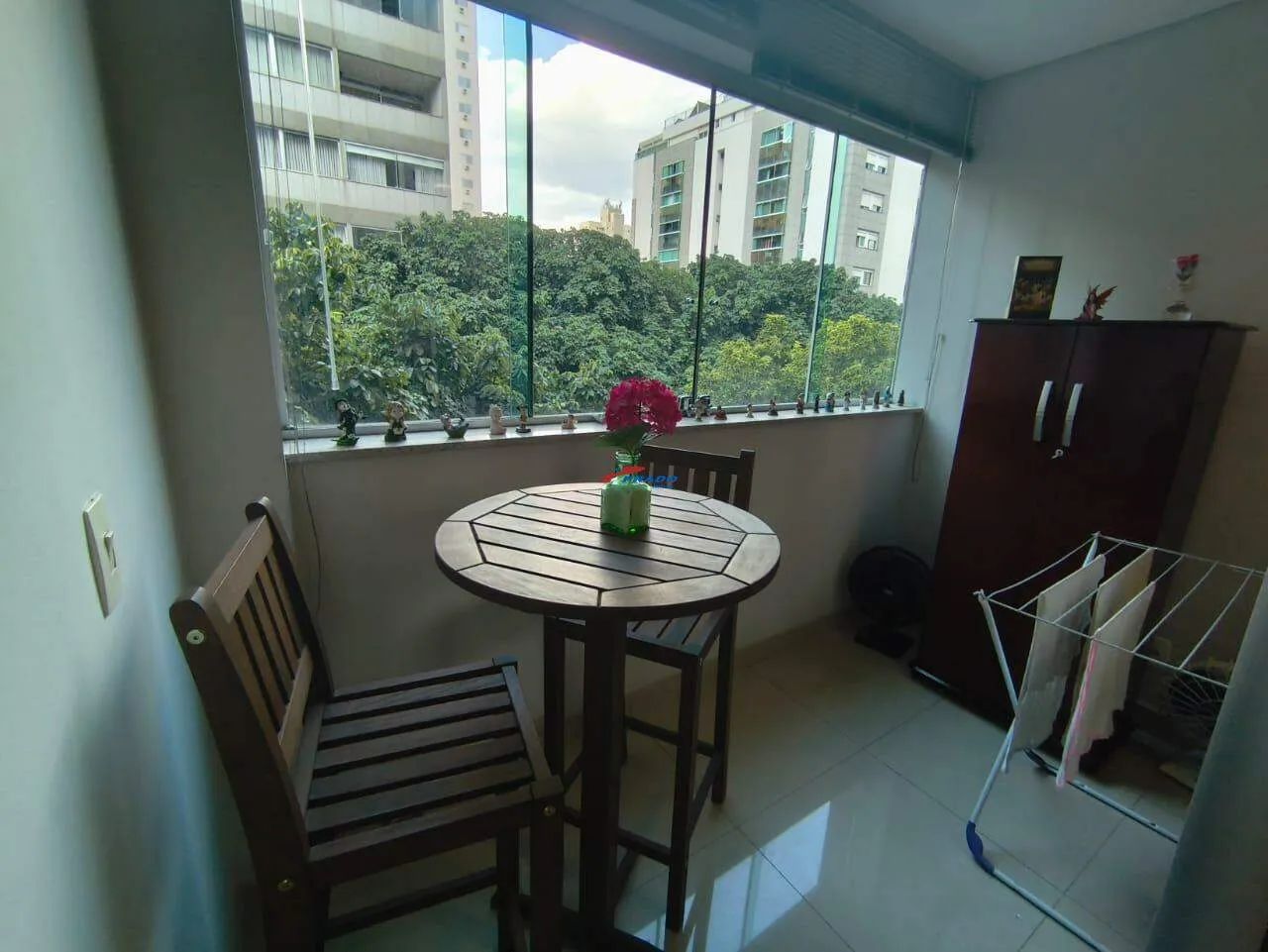 APARTAMENTO 2 QUARTOS, VARANDA, SUÍTE, PORT. 24HS, ACADEMIA, 2 VAGAS - Foto 2