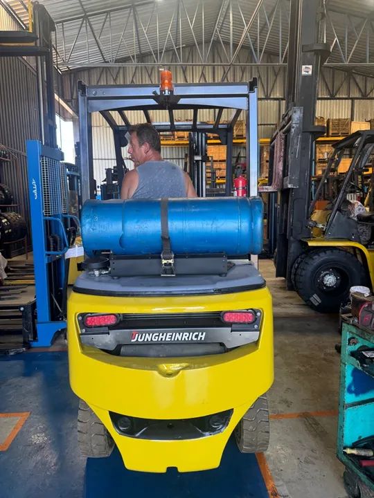 Empilhadeira Jungheinrich 2017 triplex 6 mil horas - Foto 4