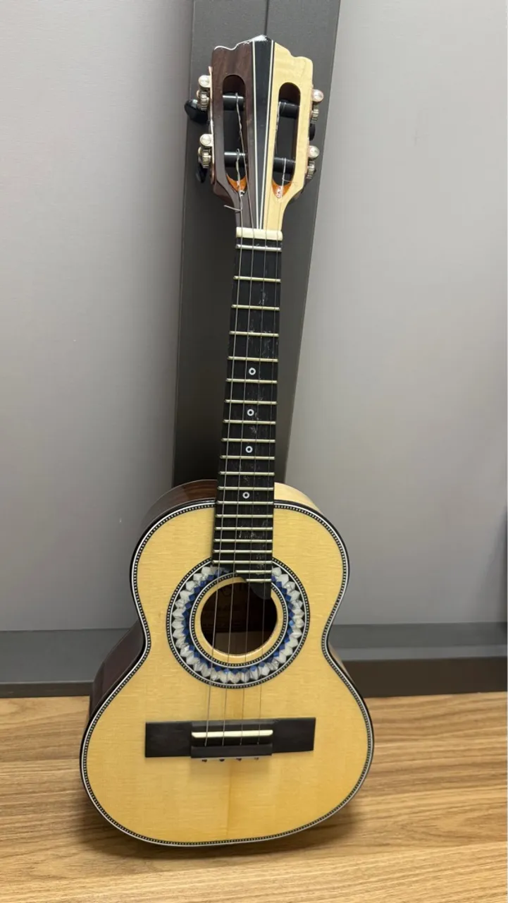 Cavaquinho Rubens Leão Meio a Meio Madrepérola.