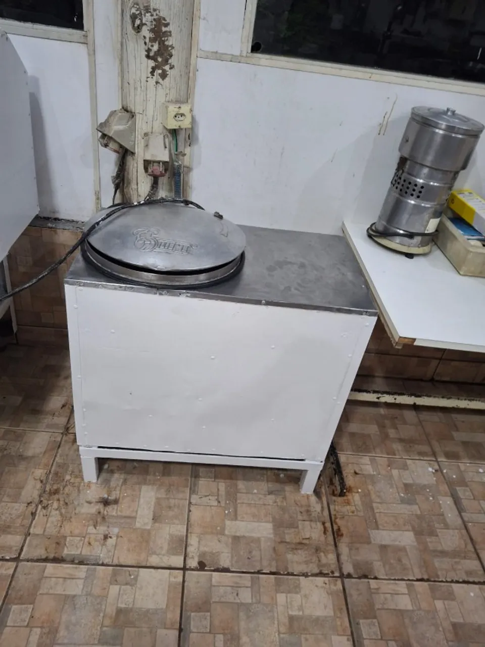 VENDE-SE MISTURADEIRA - CAPACIDADE 25 KG