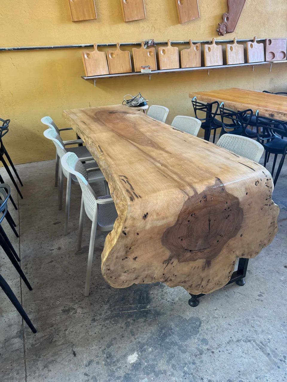 Mesa em madeira maciça  - Foto 3