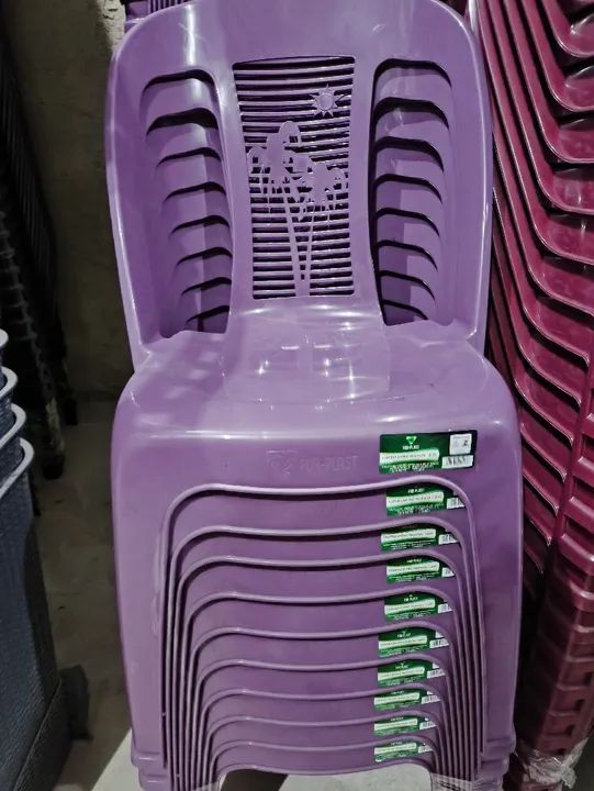 Cadeiras Plásticas novas - Foto 5