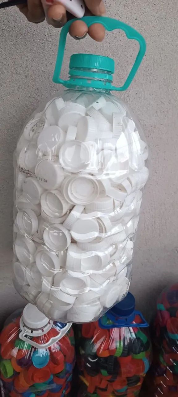 Vendo galões de 5 e 10 tampinhas pet - Foto 4