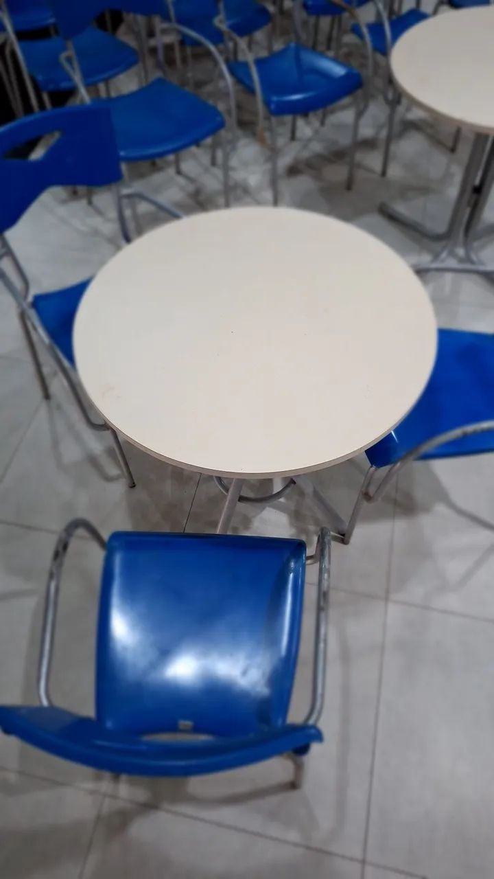 Conjunto Mesa e Cadeiras azuis - Foto 2