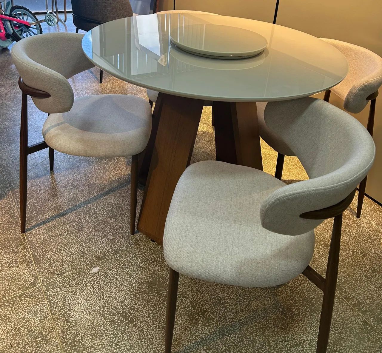 Mesa de Jantar Redonda com 4 Cadeiras Design Moderno com gira prato 