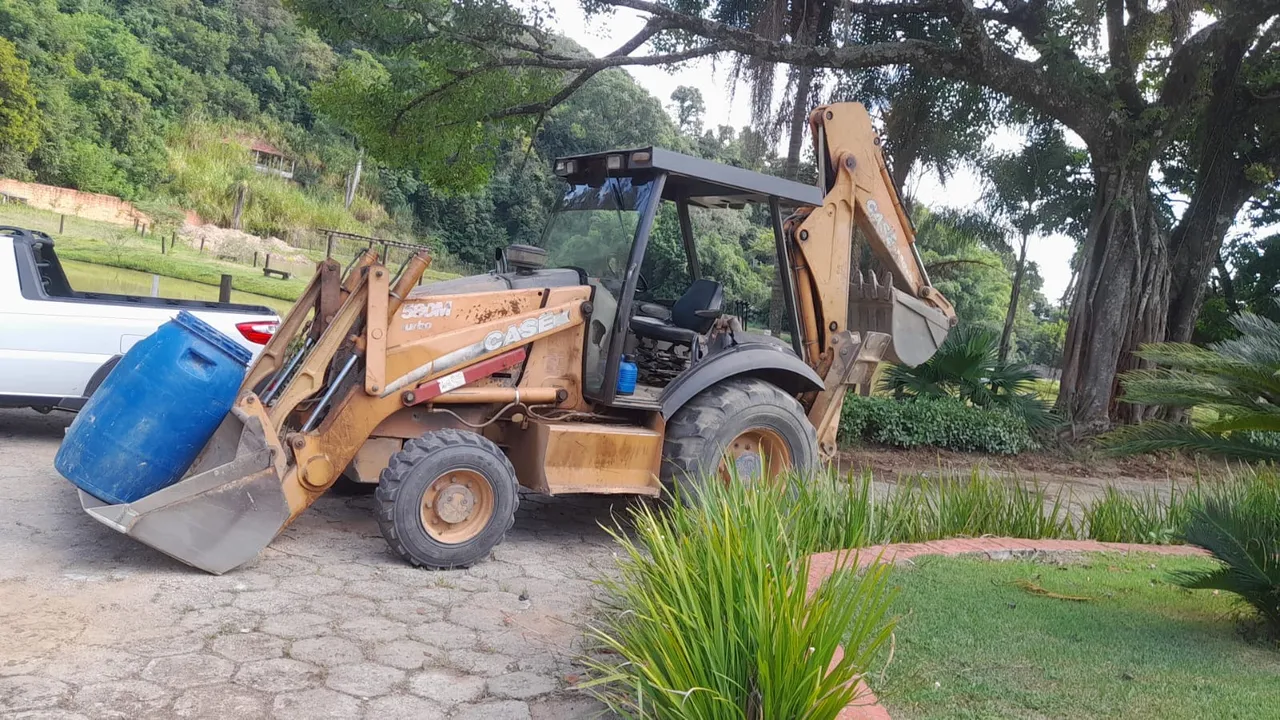 Retroescavadeira Case 580N - Ótimo estado