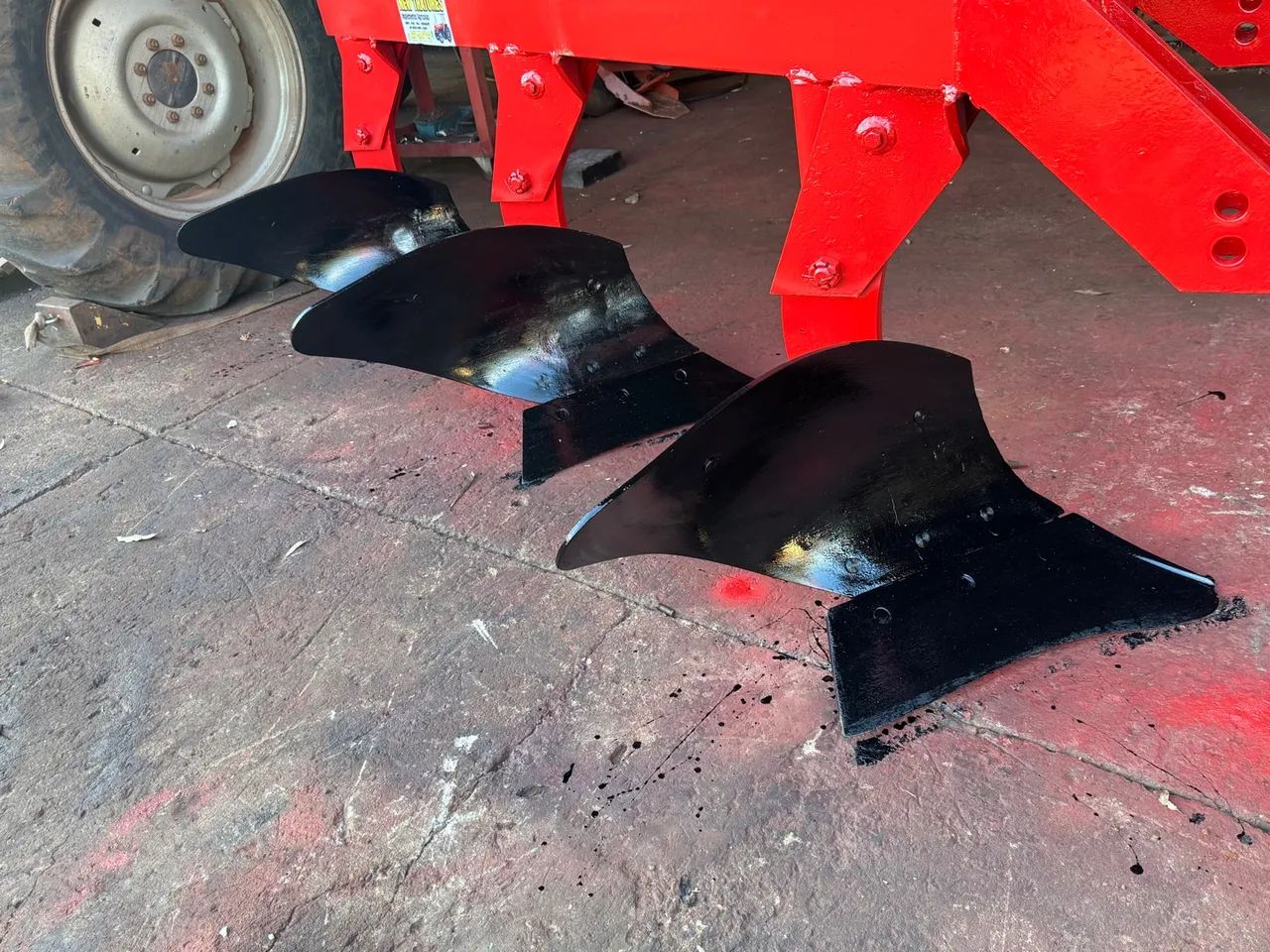 Arado Iveca 3 bicos Ikeda - Foto 3