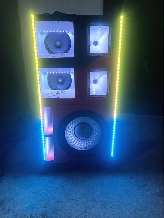 Caixa de Som com Iluminação LED