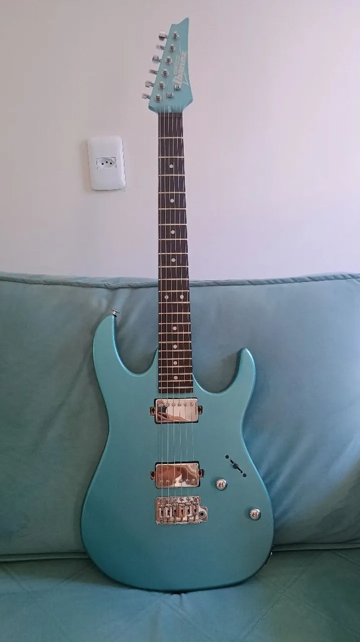 Guitarra Ibanez Gio GRX120 + Semicase