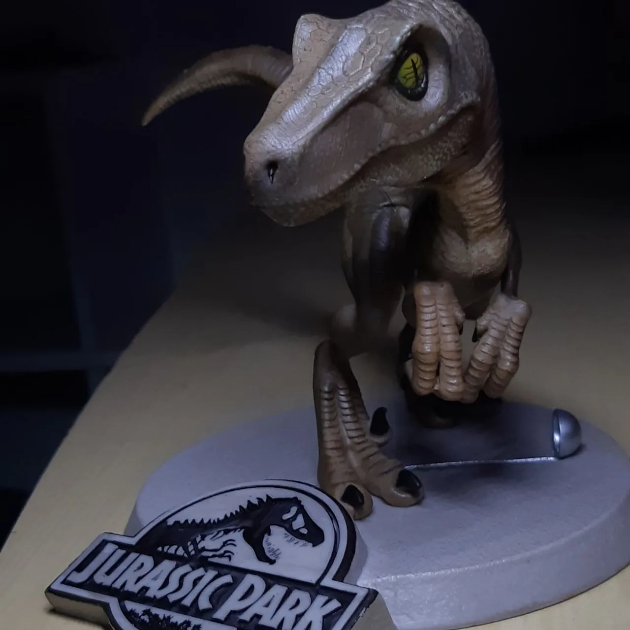 Estátua Jurassic Park