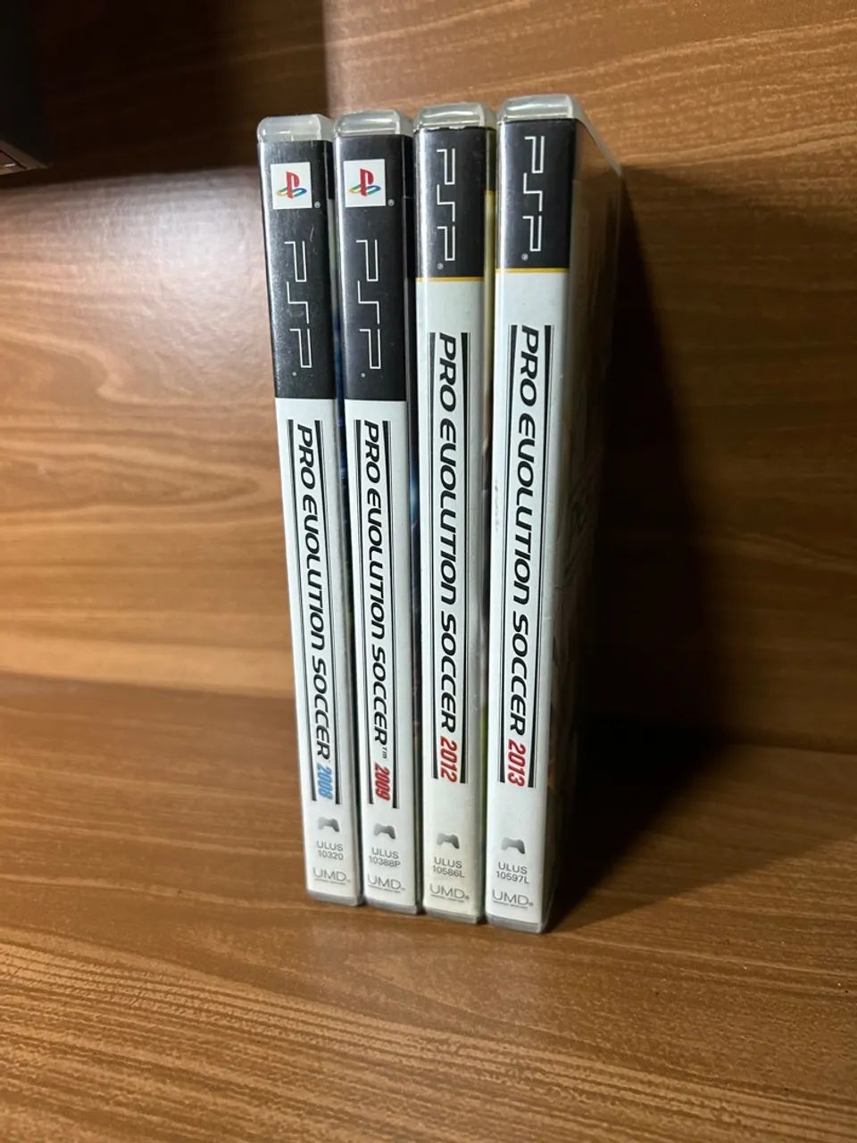Lote contendo 4 Jogos Pro Evolution Soccer PSP
