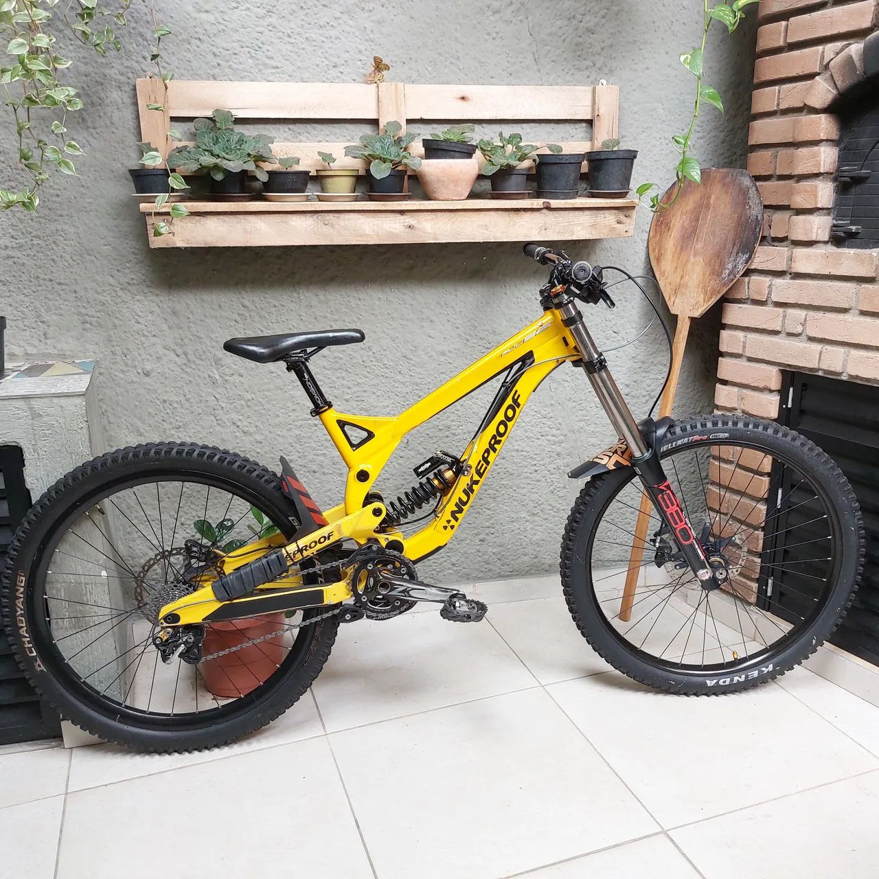 Bicicleta Nukeproof pulse aro 27,5Downhill Amarela