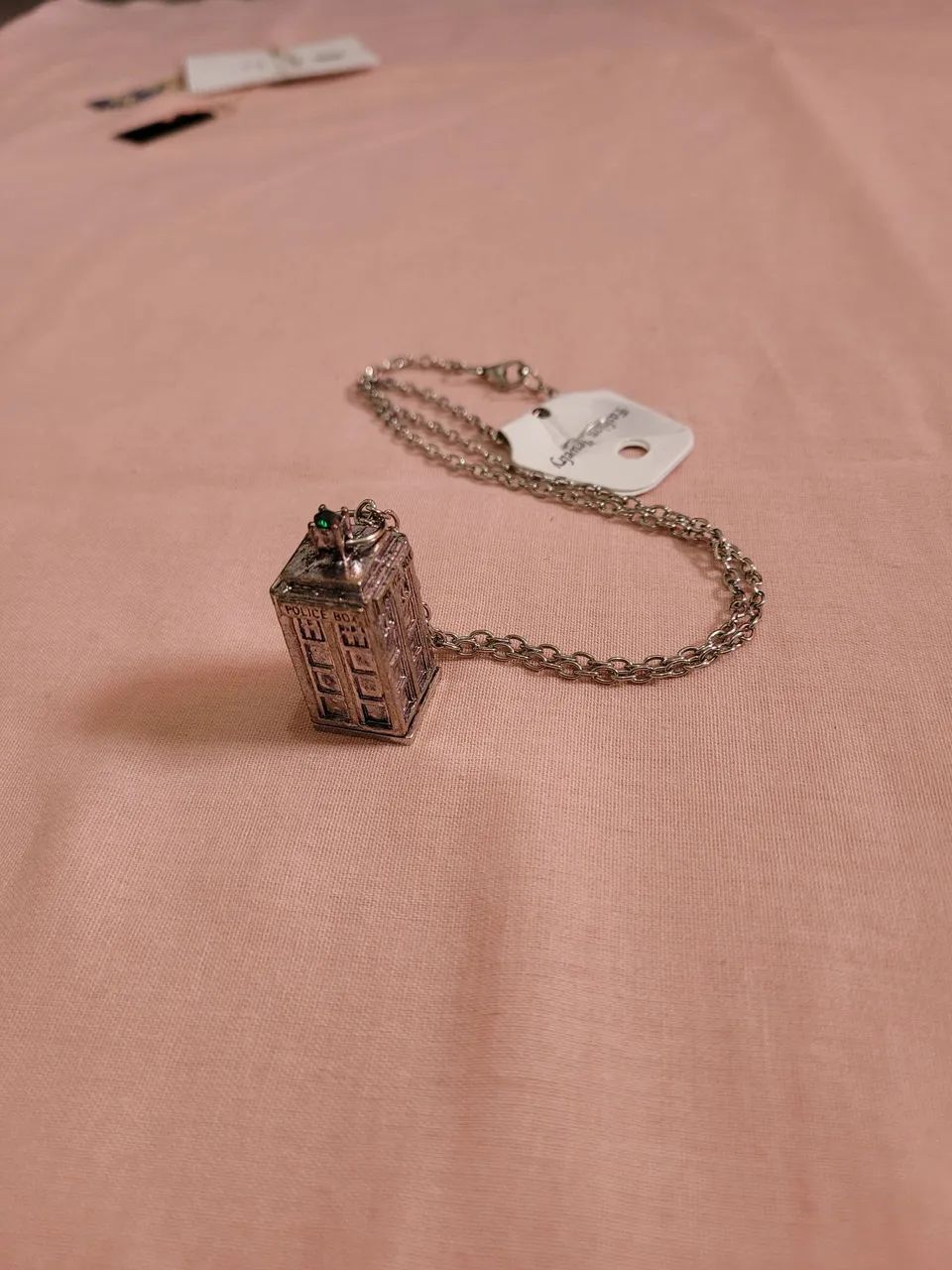 Colar Tardis Prateado Doctor Who