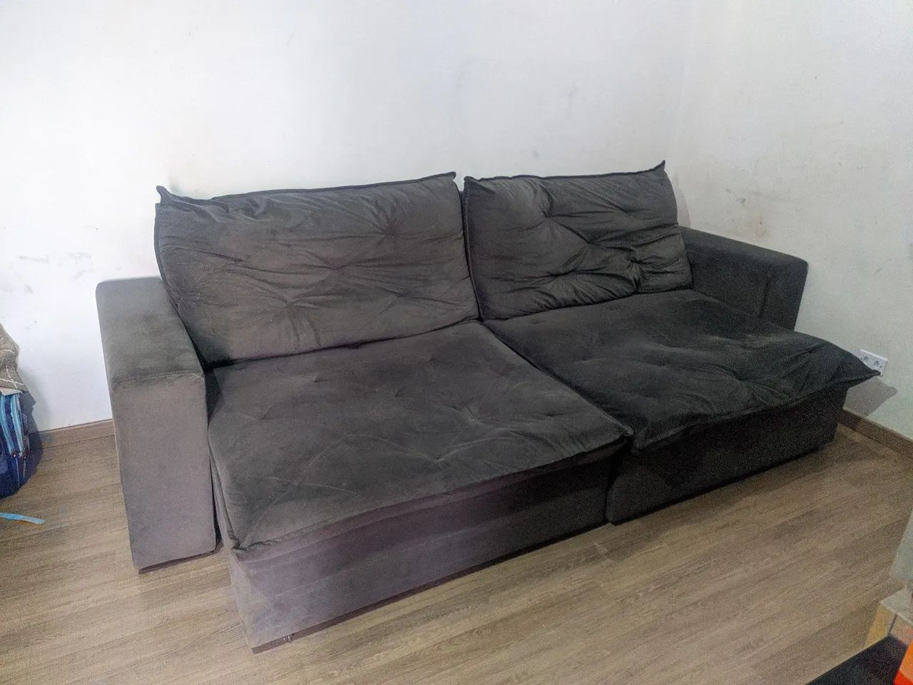 Sofa retrátil e reclinável usado 