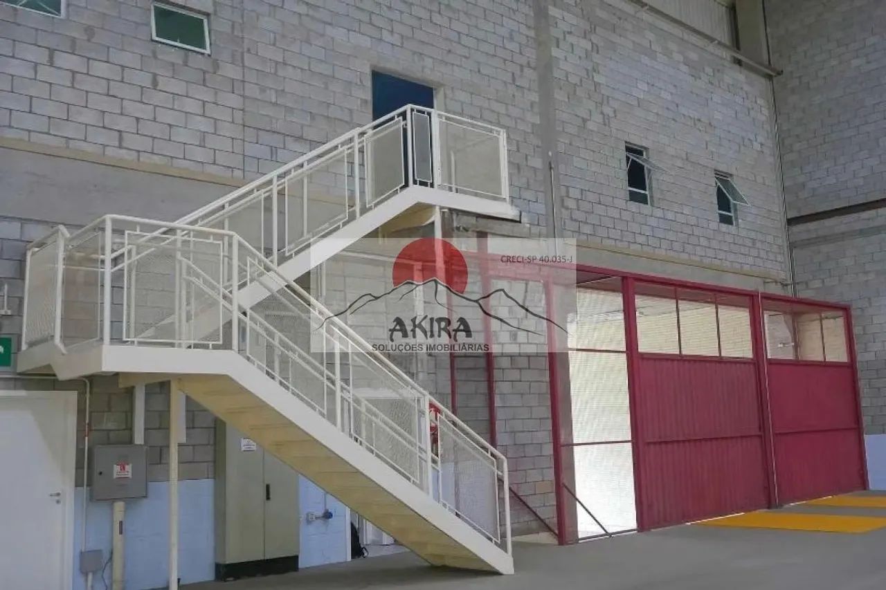 Alugo galpão 1.563 m² condominio fechado PD 12m com 2 docas! - Foto 5
