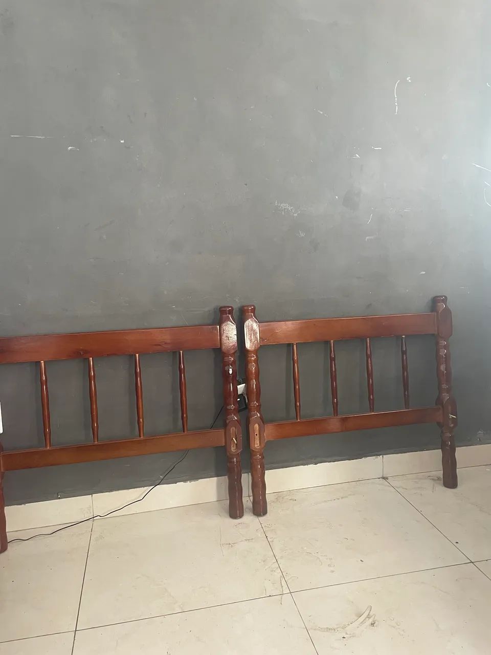 Cama de solteiro usada madeira maciça