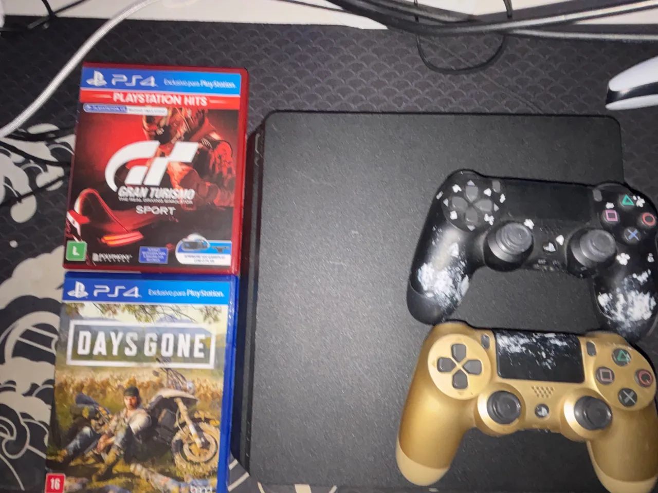 PS4 +2 jogos +2 controles 