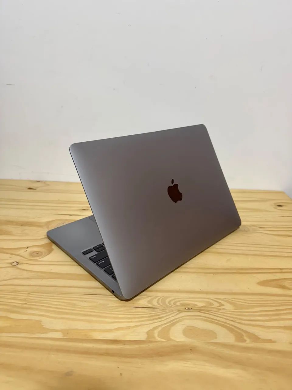 MacBook Pro M1 - Tela 13.2? TouchBar / 8GB de RAM / SSD 256GB