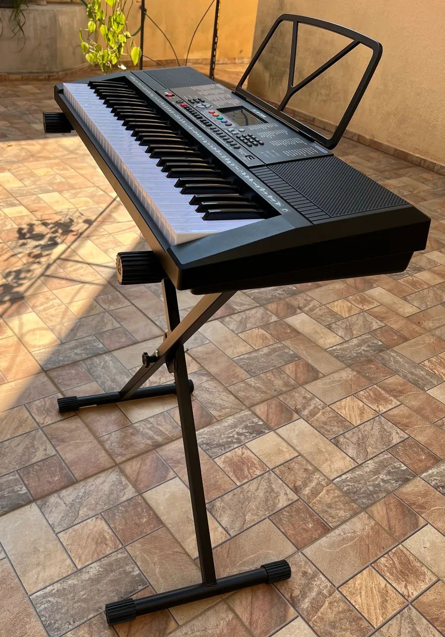 Teclado MXT seminovo 
