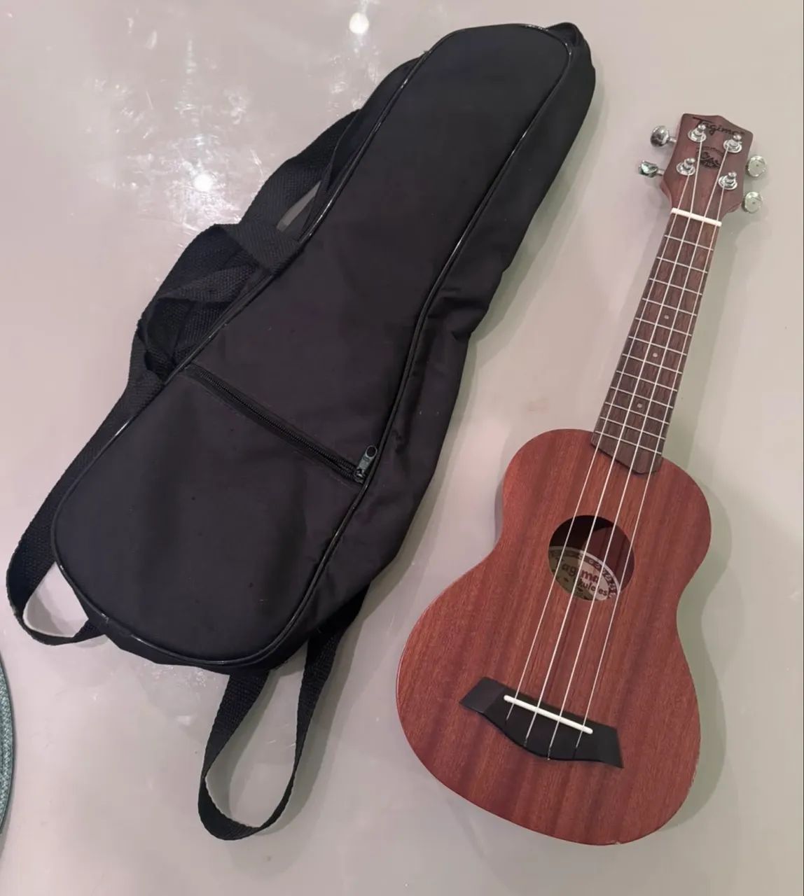 Ukulele Tagima 21? SOPRANO + Capa 