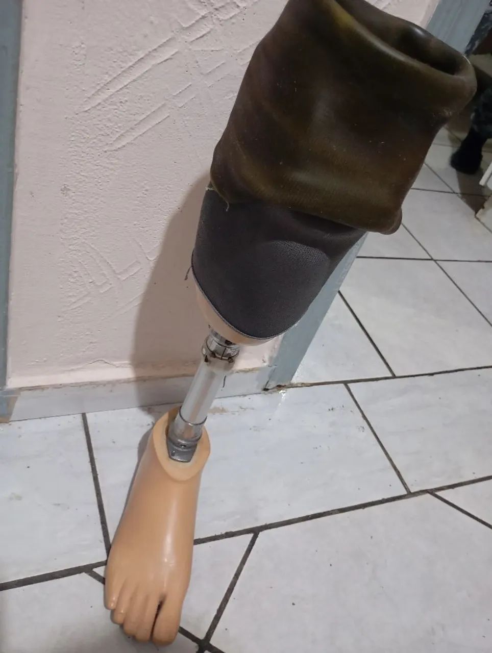 prótese transtibial (abaixo do joelho) - Foto 2