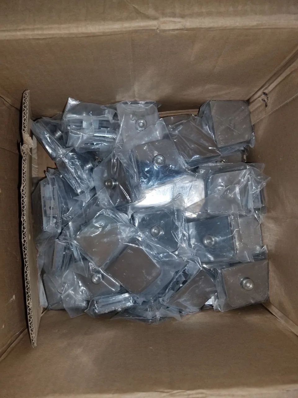 Vendo 50 presilhas ZAMAC cromados - Foto 2