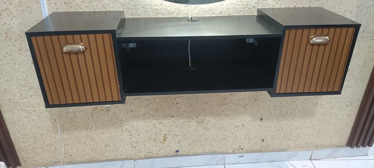 ESPELHO E BANCADA PARA BARBEARIA OU SALÃO  - Foto 2