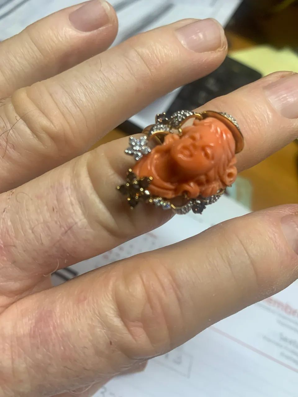 Anel ouro coral e brilhantes - Foto 3