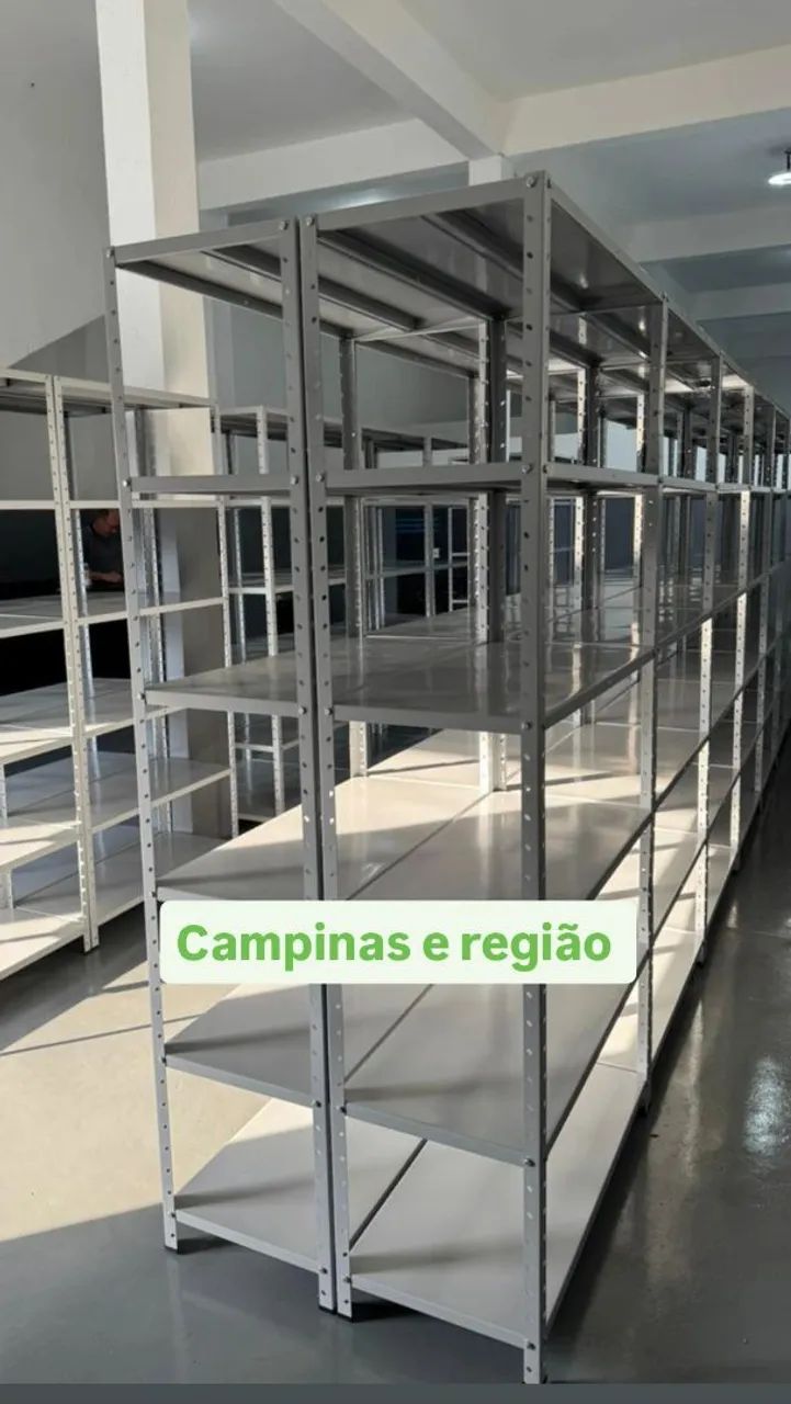 Prateleiras de aço novas 