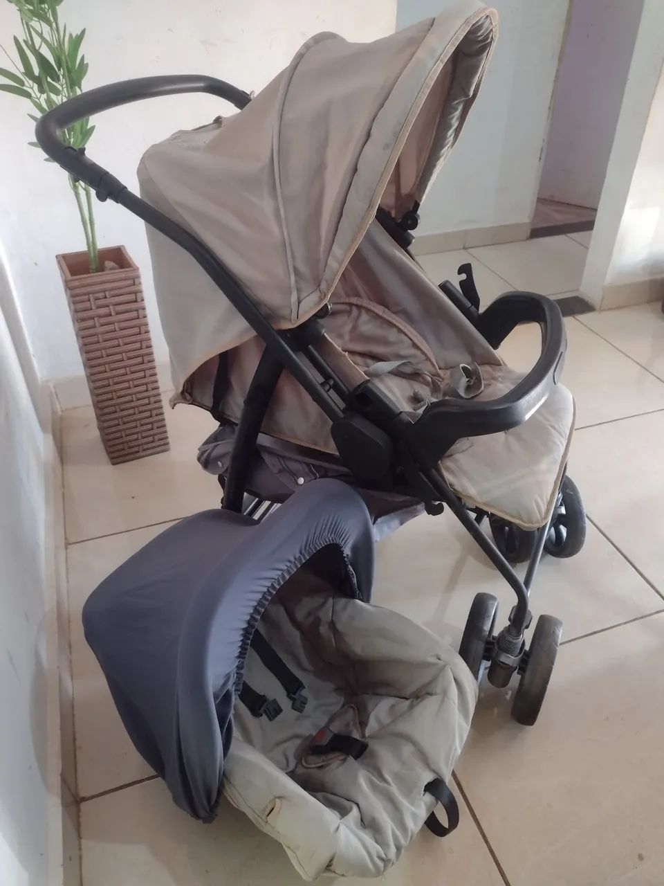 Carrinho com bebê conforto  - Foto 4