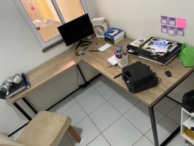 ESCRIVANINHA EM L - MODERNA E ESPAÇOSA