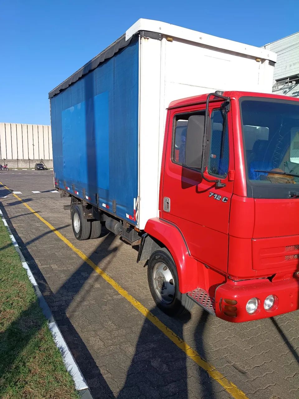 Vende-se Caminhão 712