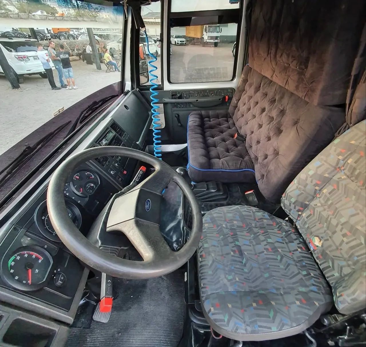 Ford Cargo 712  Baú Sider    - Foto 5