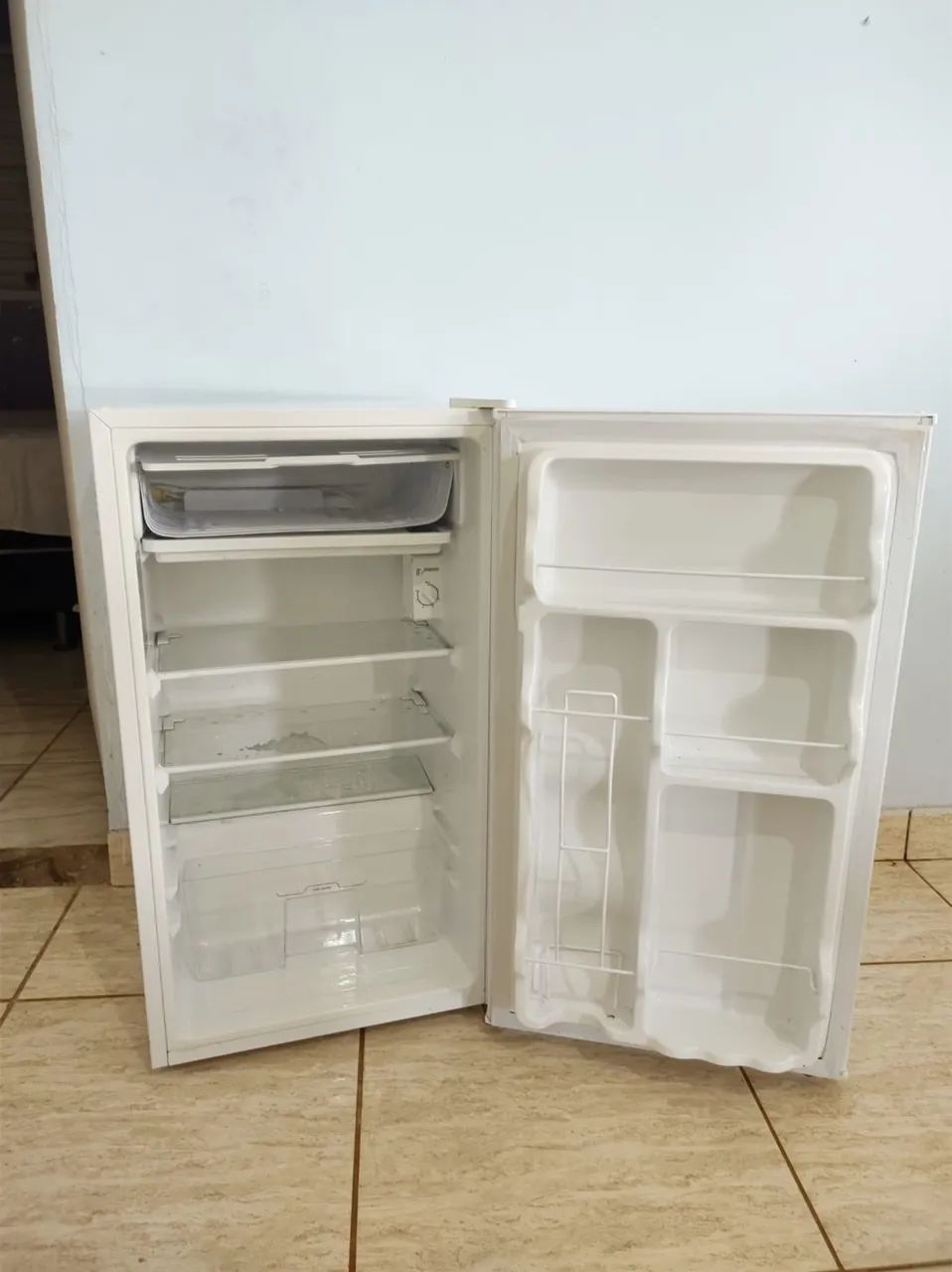 Frigobar Midea 93L