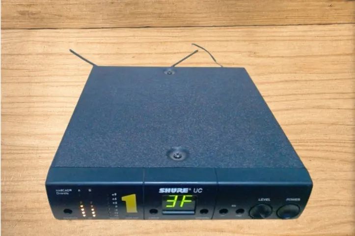 Microfone Sem Fio Shure PROFISSIONAL UC2 + Receptor UC4 UHF - Foto 5