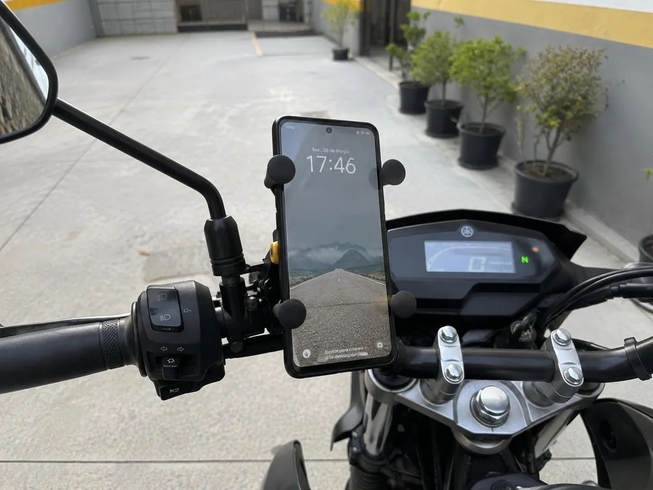 Suporte de Celular para Moto com USB + GPS articulado  - Foto 5