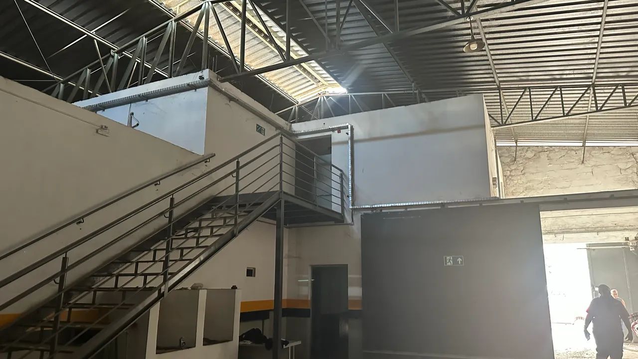 GALPÃO EMPRESARIAL 840m COM DOCA, DEPÓSITOS, 7 SALAS E ÁREA EXTERNA - Foto 4