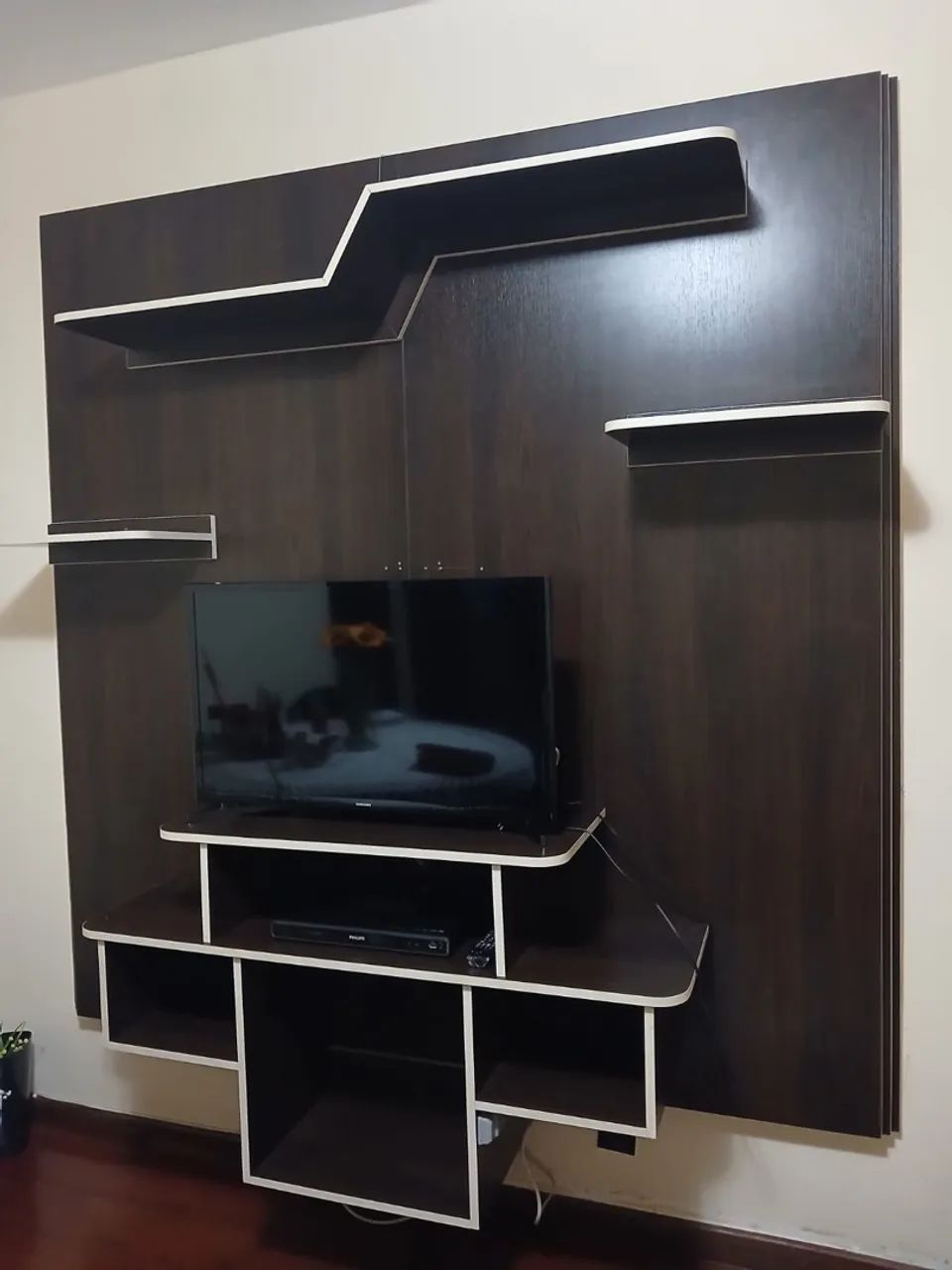 Rack parede 100$ ótimo estado painel tv