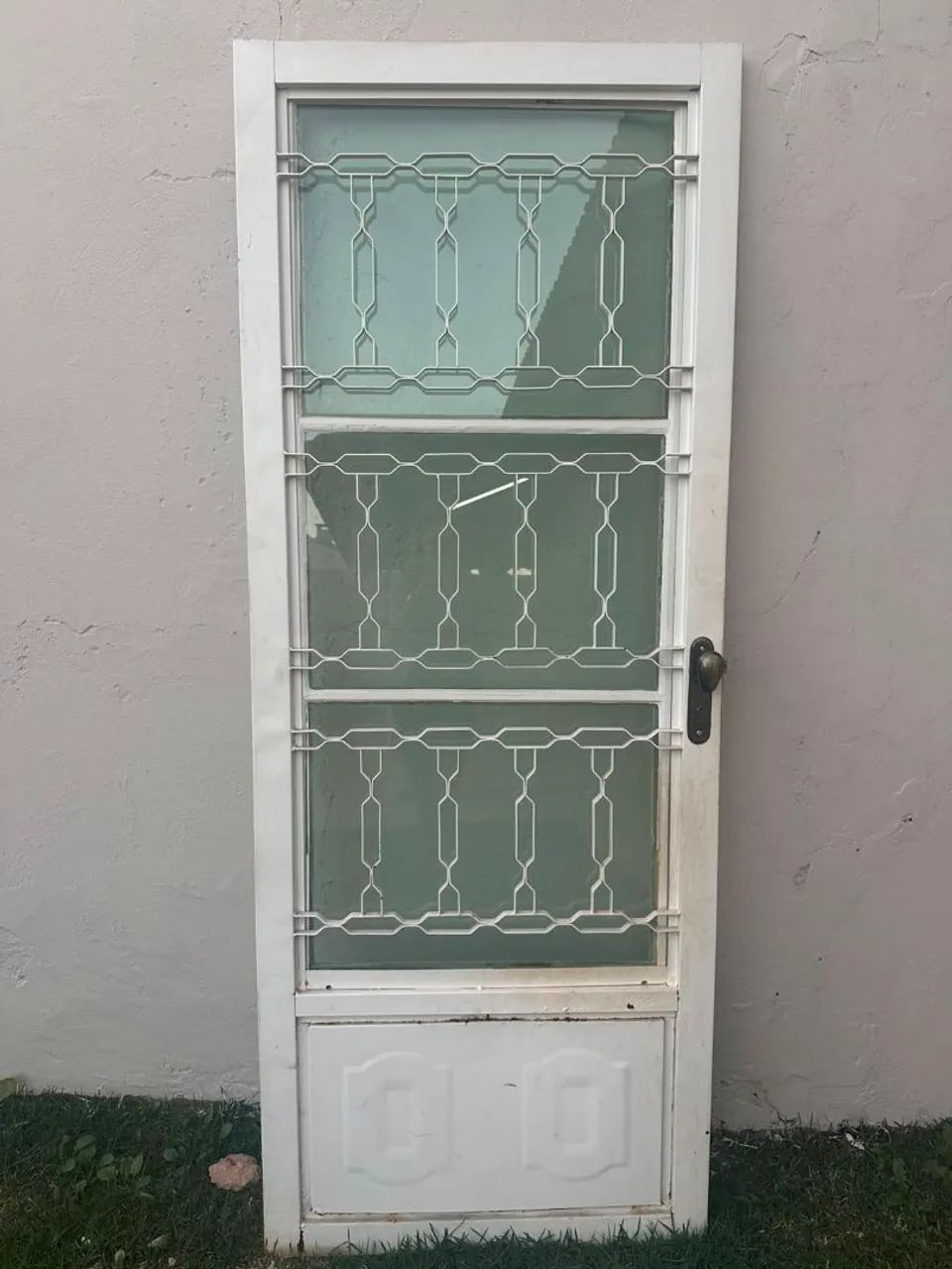 Cadeiras de ferro e porta de ferro - Foto 4