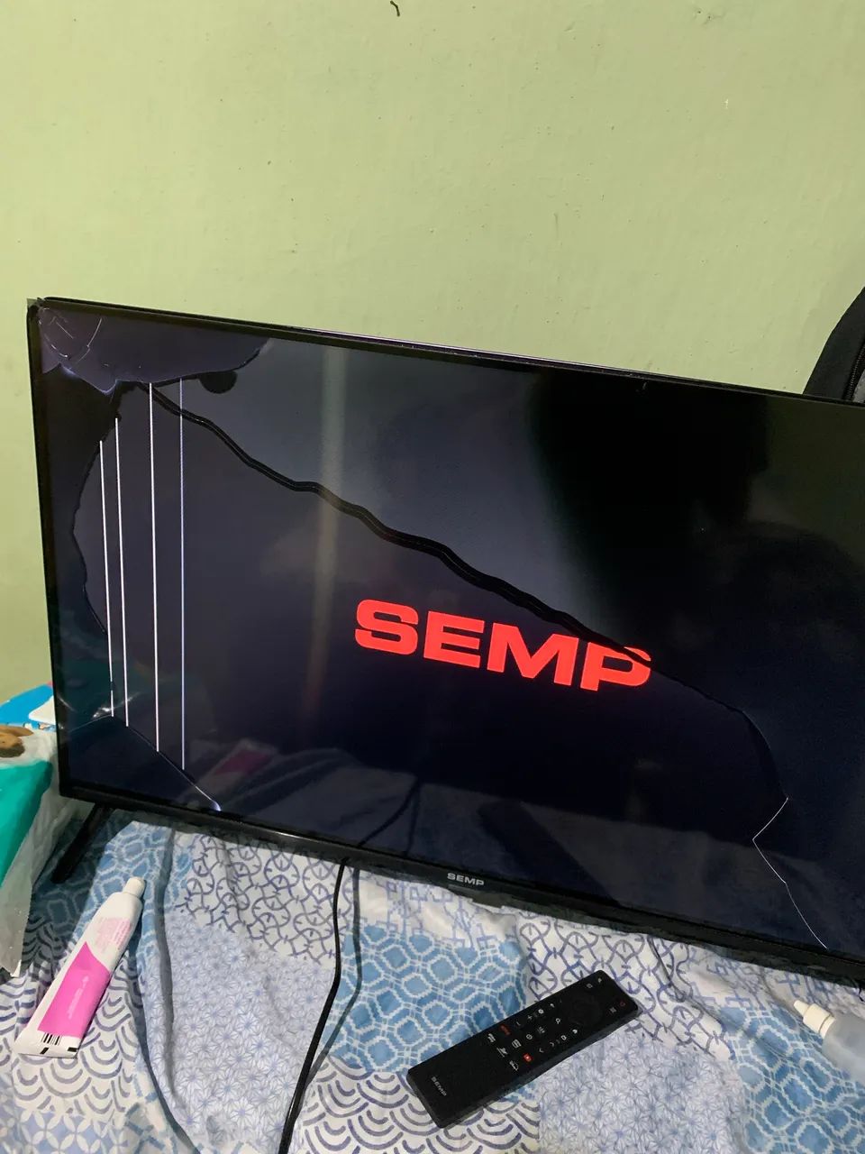 Tv semp com tela quebrada 