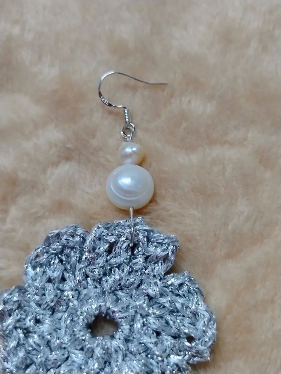 Brincos em crochê com prata e pérolas naturais. - Foto 5