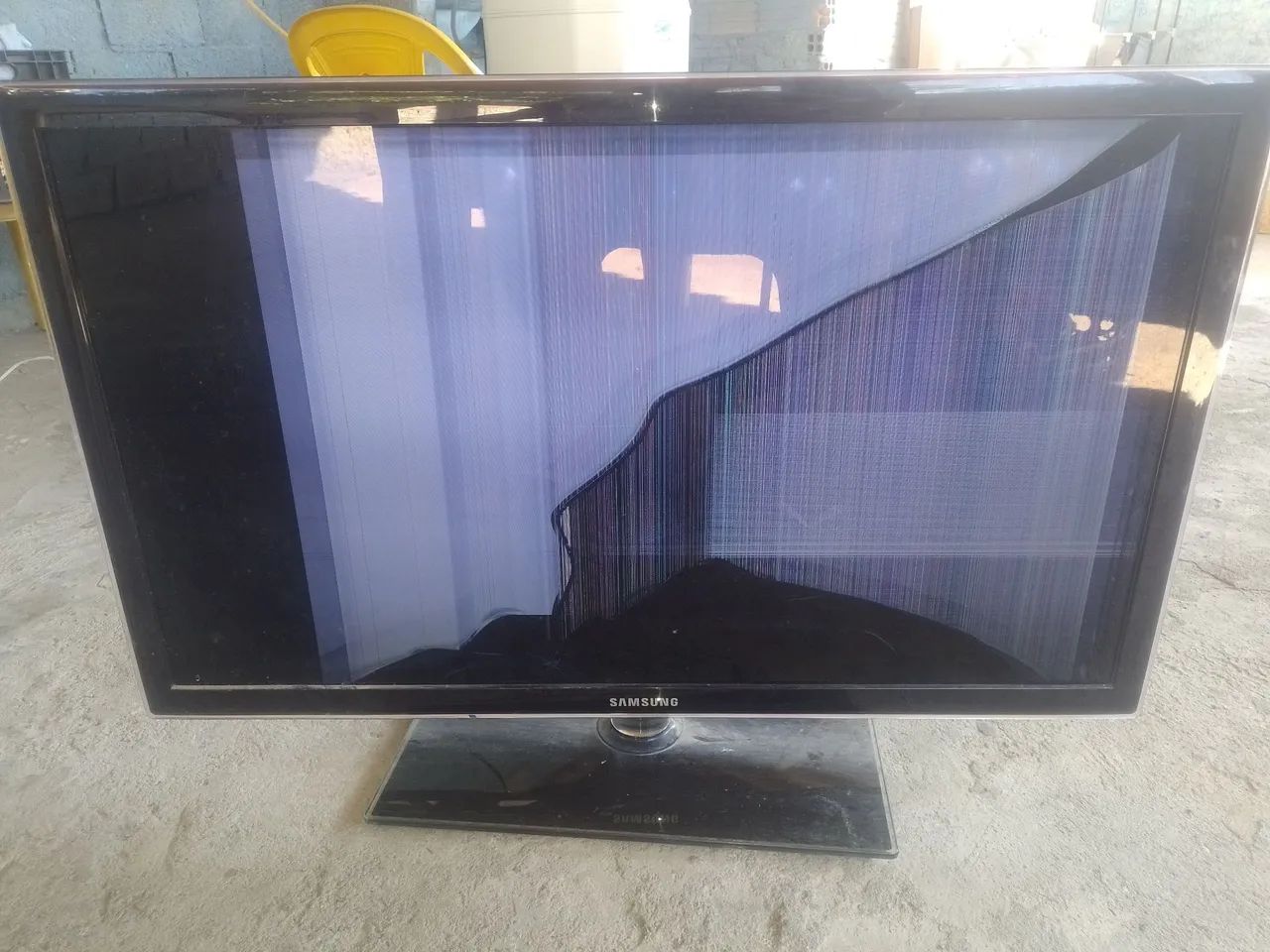 Televisão SAMSUNG 42 polegadas tela trincada