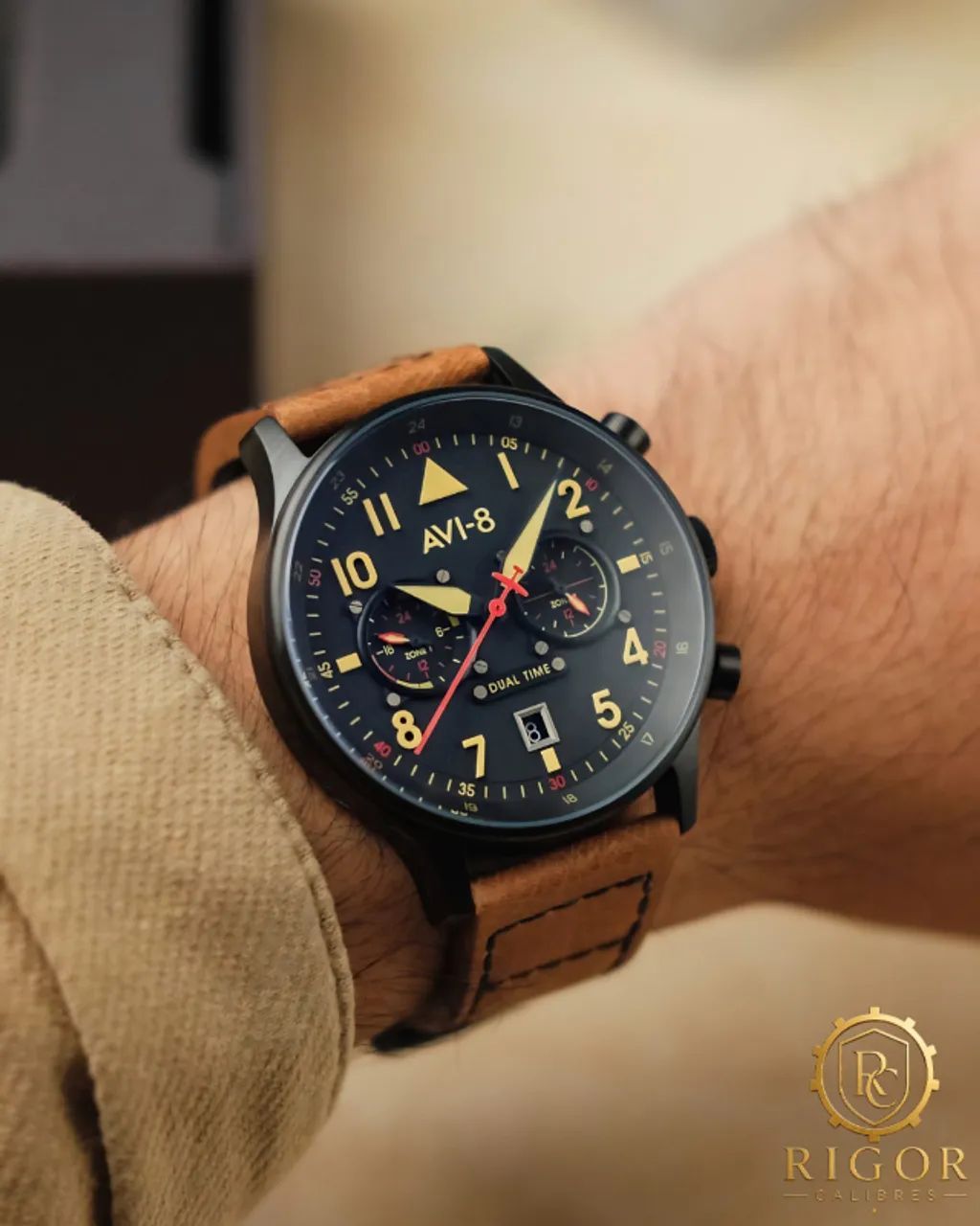 Relógio AVI-8 Hawker Hurricane Carey: Dual Time, Militar, Couro, 43mm, Calibre Quartz - Foto 4