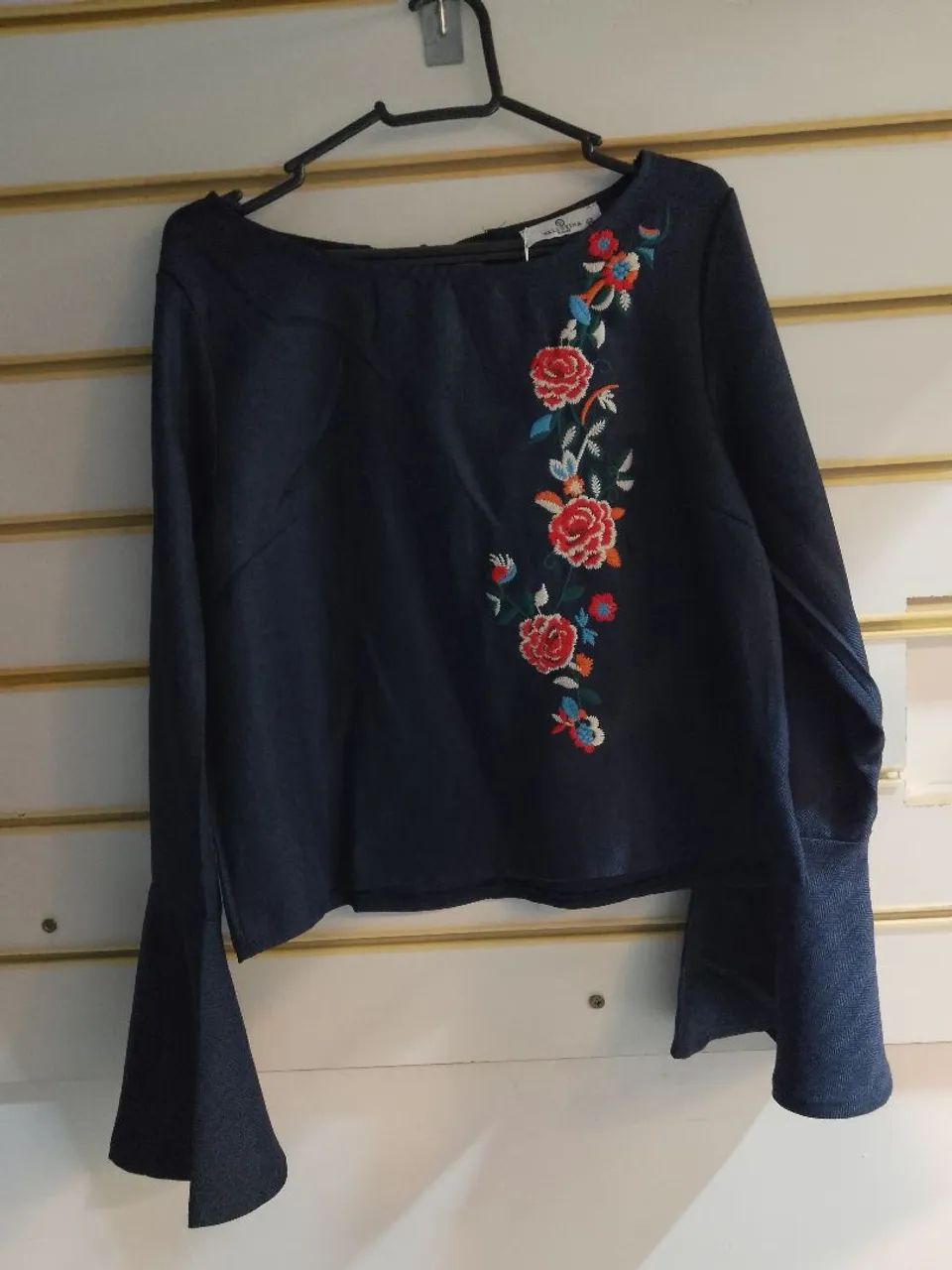 Blusa com detalhe floral