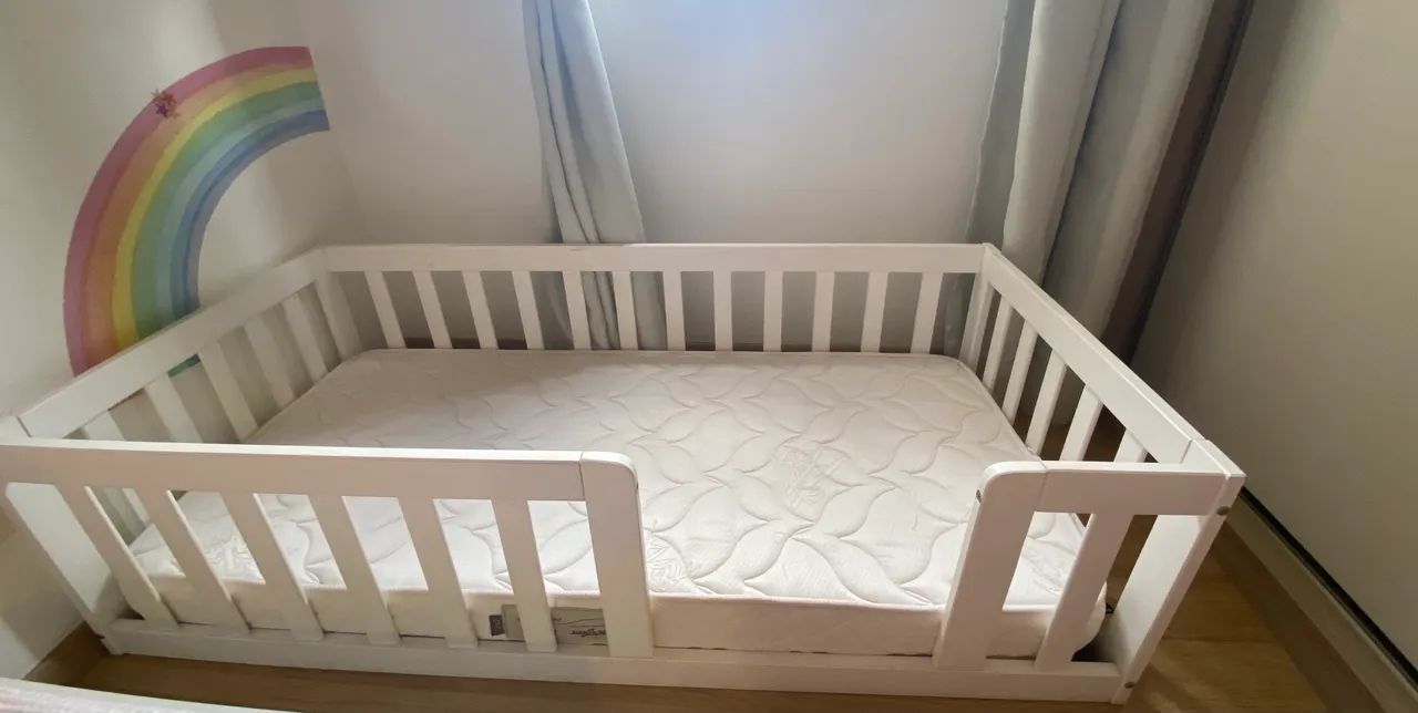 Mini cama montessoriana- madeira maciça + colchão 