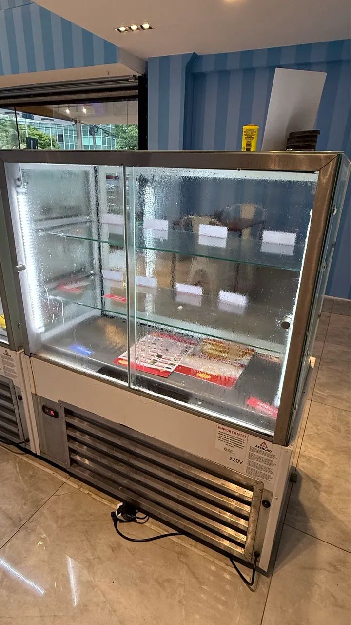 Vitrine/balcão Expositora Refrigerada 100cm - 220v + Led - Foto 2
