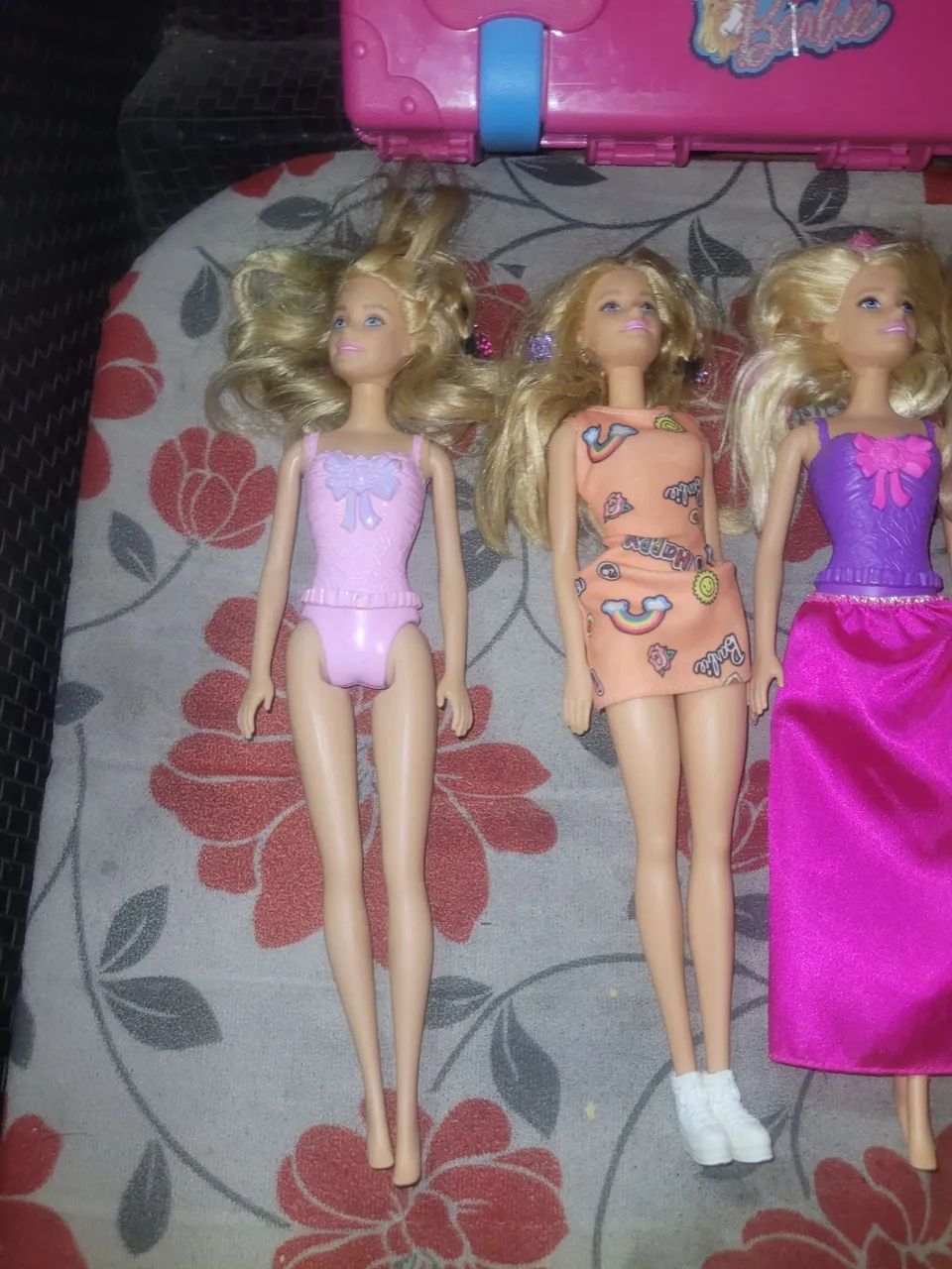 Lote de barbie com maleta - Foto 2